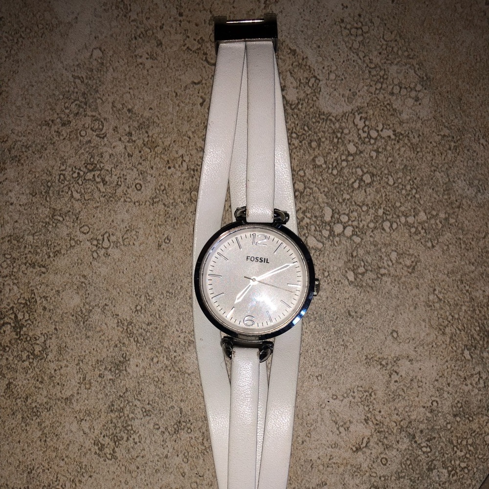 Very cute white fossil watch